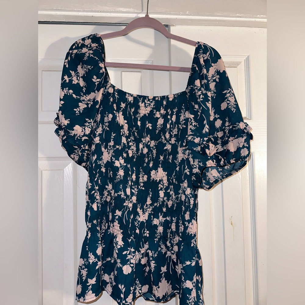Beautiful floral top!!!!